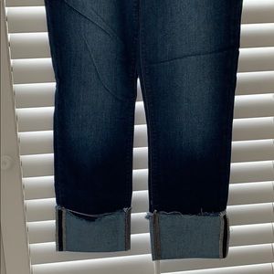 Joes Jeans cropped. EUC SIZE 27 denim jeans